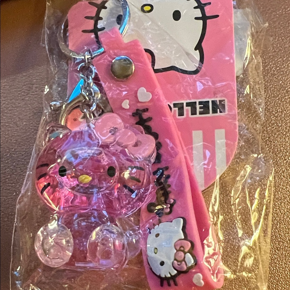 Hello Kitty Liquid Keychain with Wrist Strap - Picture 2 of 6
